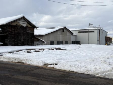 B8-348 - 前面道路含む外観