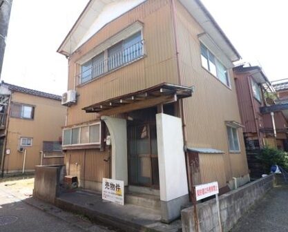 B8-374 - 外観