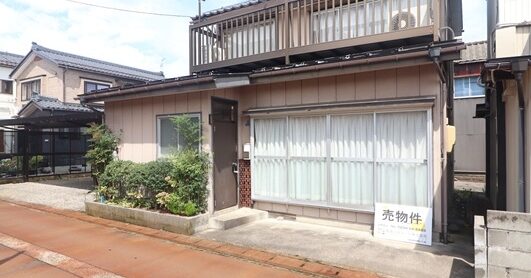 R8-61 - 外観